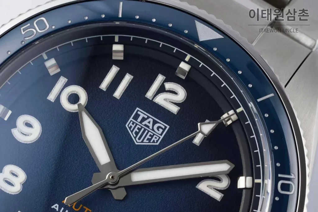 태그호이어 까레라 스틸 화이트다이얼 오토매틱 41mm 스틸 브레이슬릿 네이비 베젤