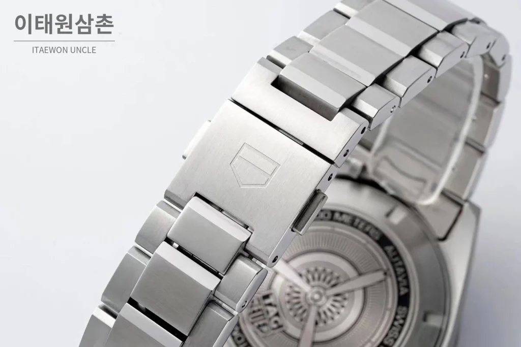 태그호이어 까레라 스틸 화이트다이얼 오토매틱 41mm 스틸 브레이슬릿 네이비 베젤