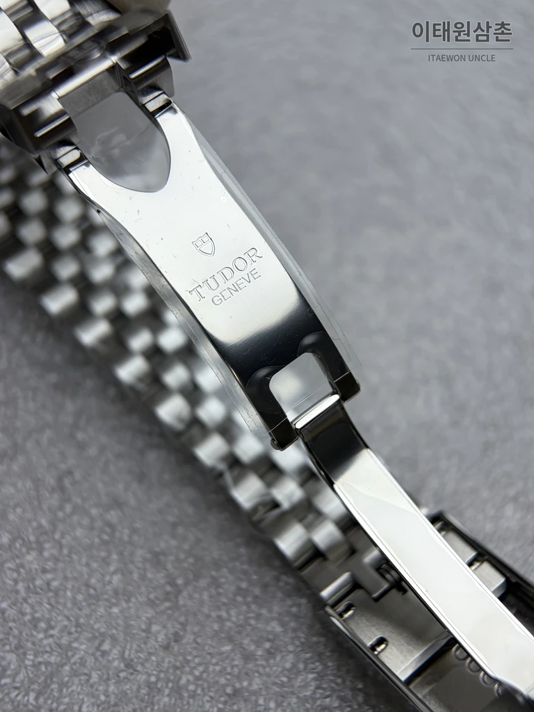 튜더 블랙베이 41 해러즈 175주년 골드 디테일 리미티드 오토매틱 41mm