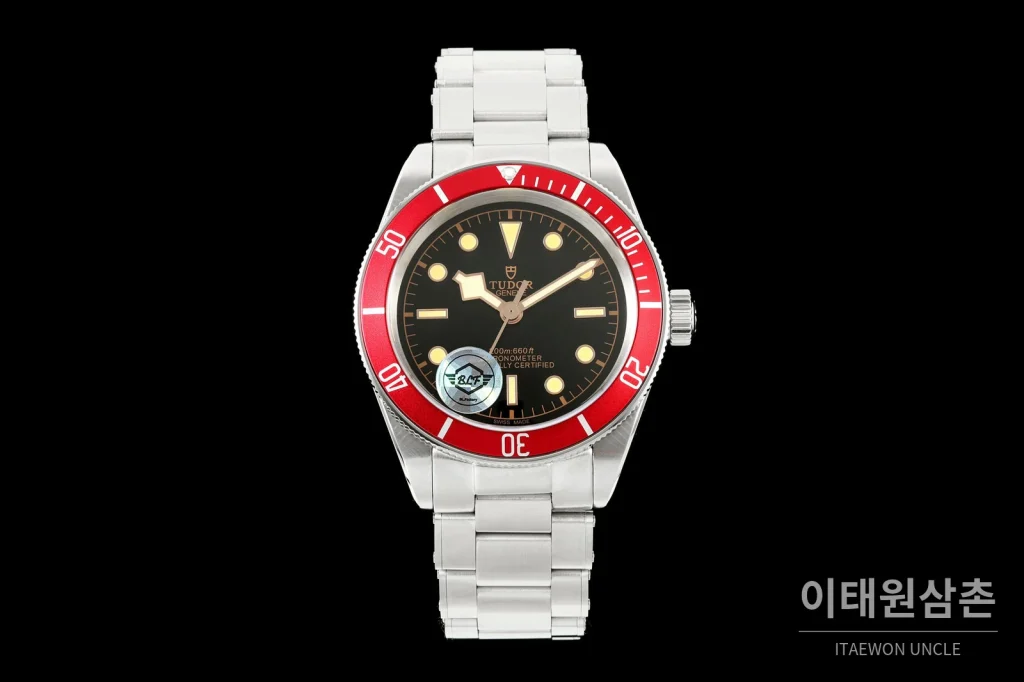 튜더 블랙베이 41 모노크롬 블랙다이얼 스틸 오토매틱 41mm M7941A1A0NU 스틸 브레이슬릿 레드 베젤