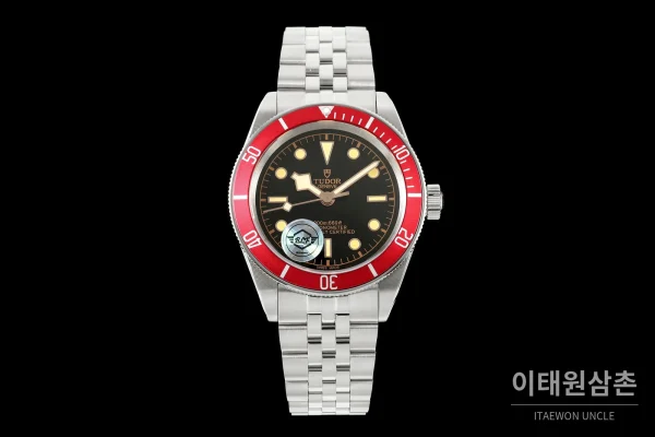 튜더 블랙베이 41 모노크롬 블랙다이얼 스틸 오토매틱 41mm M7941A1A0NU 스틸 브레이슬릿 레드 베젤 (2)
