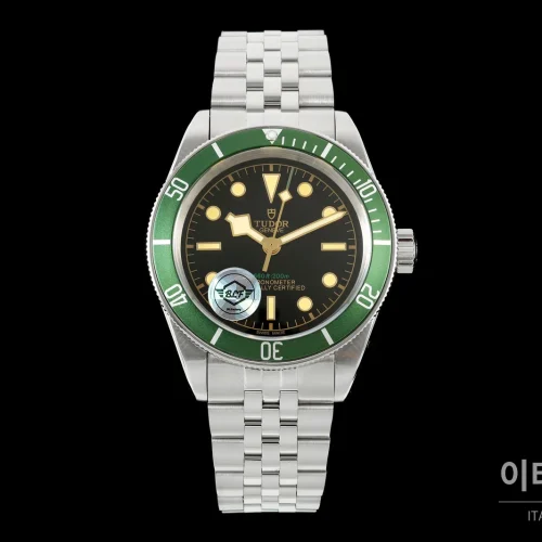 튜더 블랙베이 41 모노크롬 블랙다이얼 스틸 오토매틱 41mm M7941A1A0NU 스틸 브레이슬릿 그린 베젤 튜더 블랙베이 41 모노크롬 블랙다이얼 스틸 오토매틱 41mm M7941A1A0NU 스틸 브레이슬릿 그린 베젤