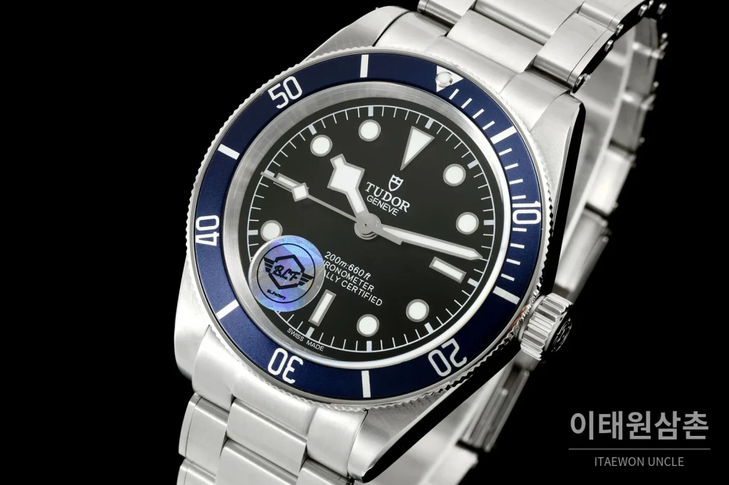 튜더 블랙베이 41 모노크롬 블랙다이얼 스틸 오토매틱 41mm M7941A1A0NU 스틸 브레이슬릿 네이비 베젤