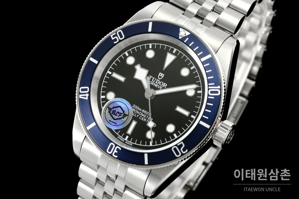 튜더 블랙베이 41 모노크롬 블랙다이얼 스틸 오토매틱 41mm M7941A1A0NU 스틸 브레이슬릿 네이비 베젤 (2)