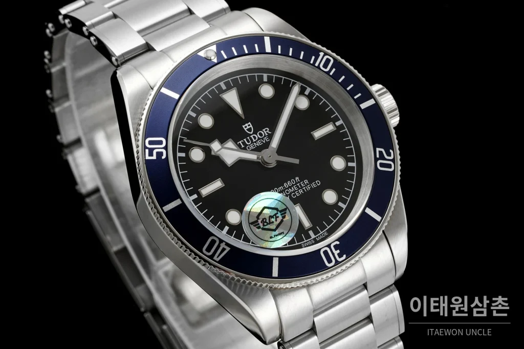 튜더 블랙베이 41 모노크롬 블랙다이얼 스틸 오토매틱 41mm M7941A1A0NU 스틸 브레이슬릿 네이비 베젤