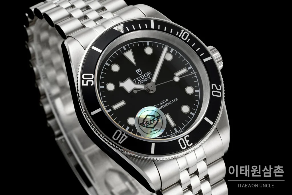 튜더 블랙베이 41 모노크롬 블랙다이얼 스틸 오토매틱 41mm M7941A1A0NU 스틸 브레이슬릿 블랙 베젤 (2)