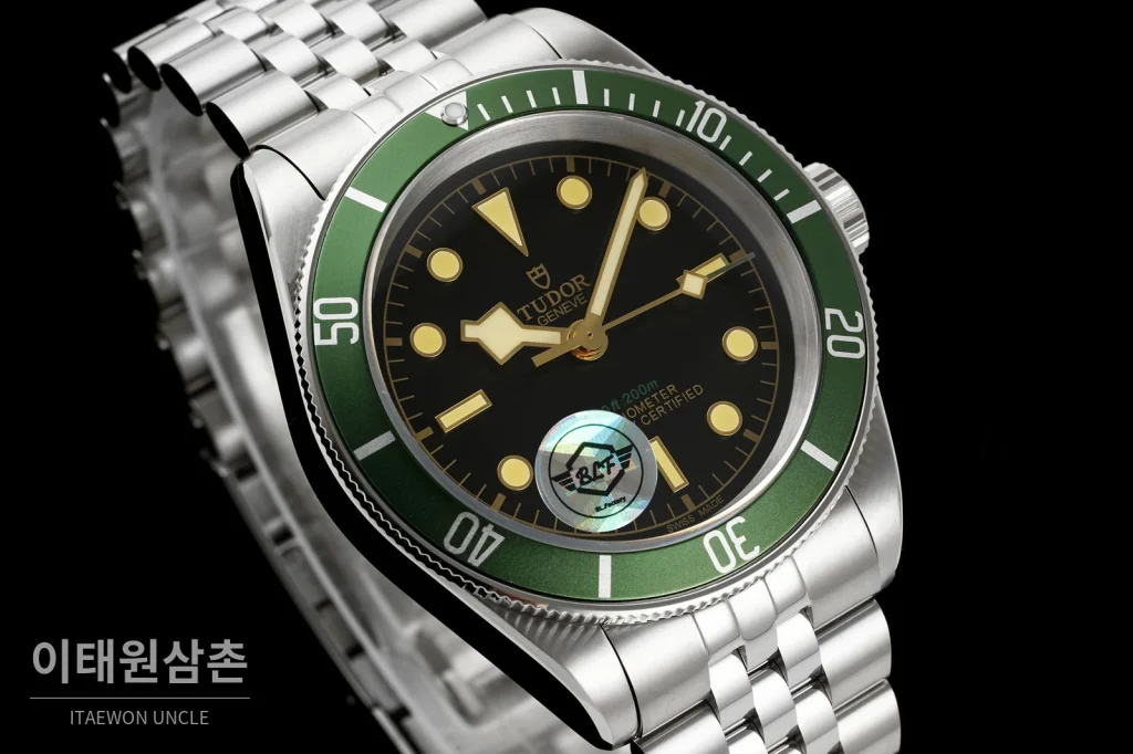 튜더 블랙베이 41 모노크롬 블랙다이얼 스틸 오토매틱 41mm M7941A1A0NU 스틸 브레이슬릿 그린 베젤