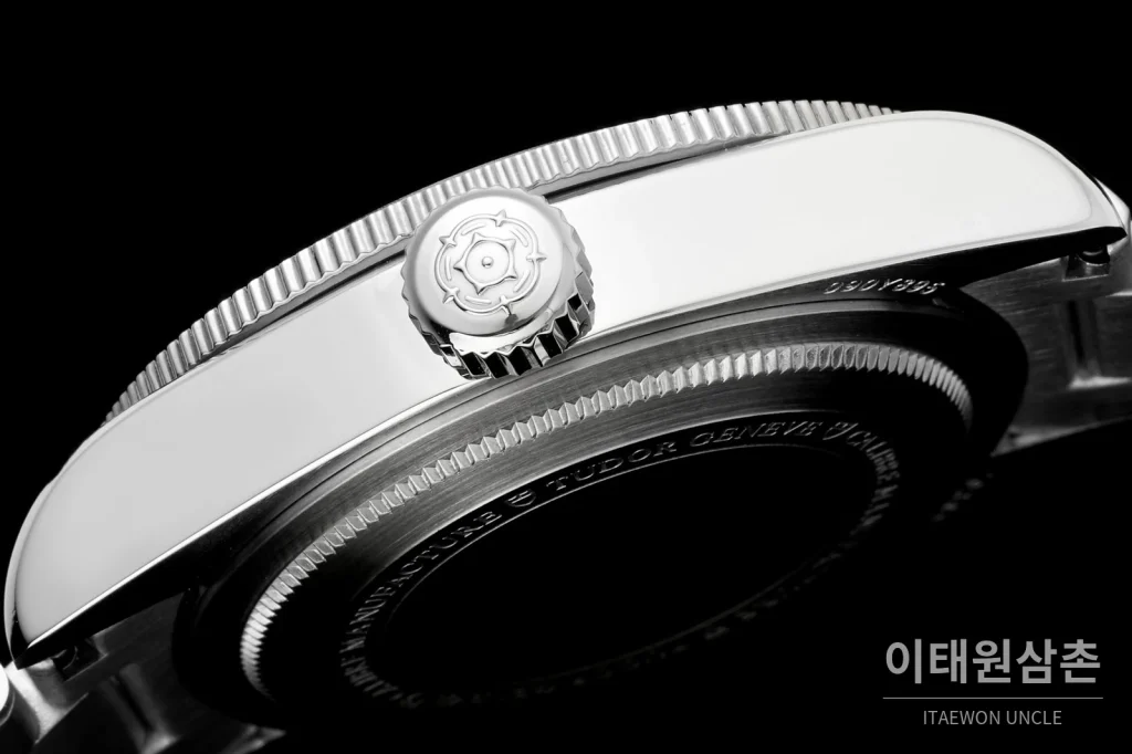 튜더 블랙베이 41 모노크롬 블랙다이얼 스틸 오토매틱 41mm M7941A1A0NU 스틸 브레이슬릿 네이비 베젤