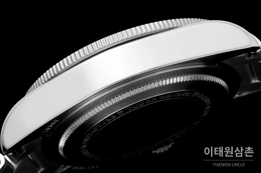 튜더 블랙베이 41 모노크롬 블랙다이얼 스틸 오토매틱 41mm M7941A1A0NU 스틸 브레이슬릿 블랙 베젤 (3)