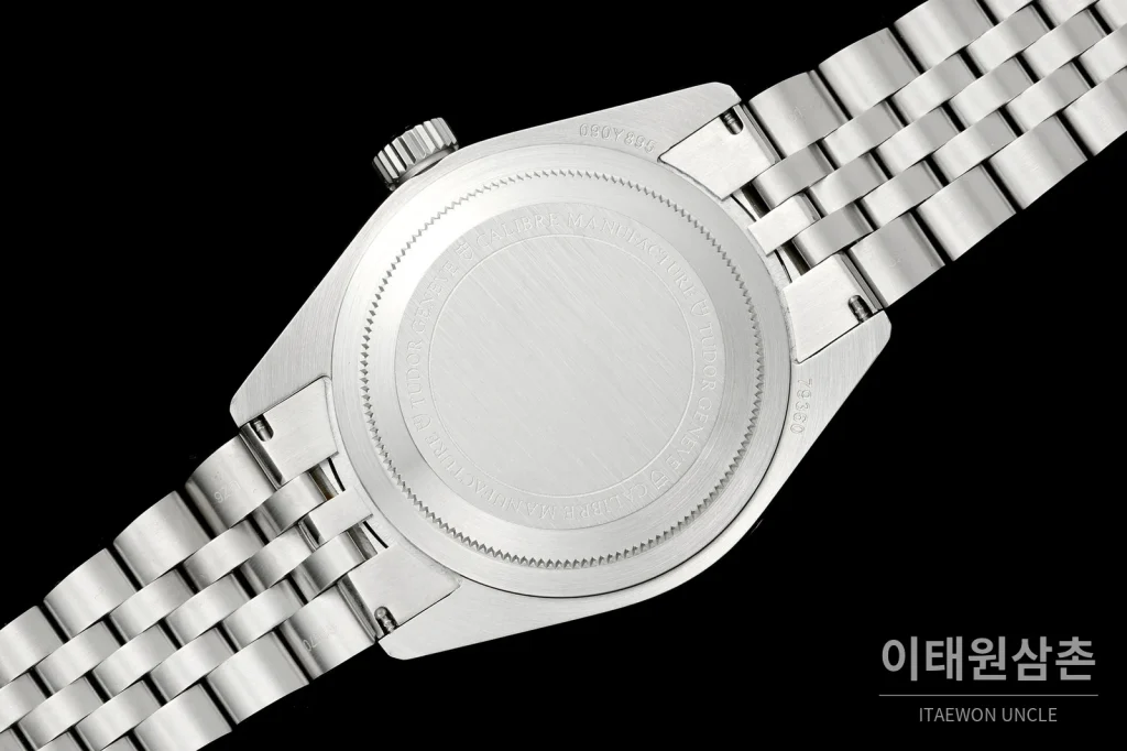 튜더 블랙베이 41 모노크롬 블랙다이얼 스틸 오토매틱 41mm M7941A1A0NU 스틸 브레이슬릿 네이비 베젤 (2)