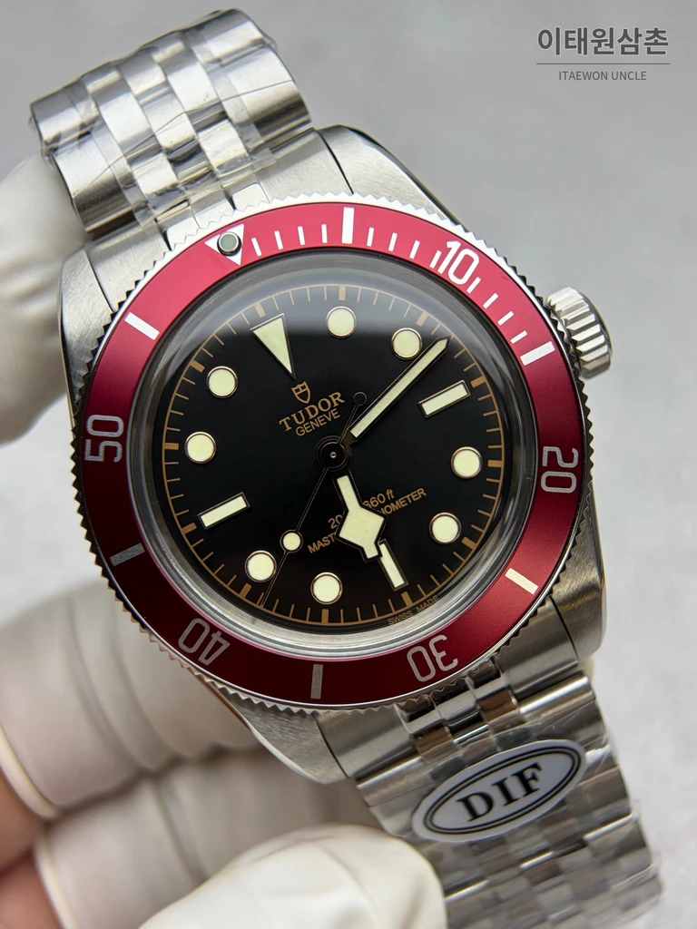 튜더 블랙베이 41 스테인리스 스틸 버건디 베젤 기계식 41mm