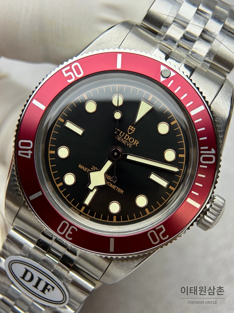 튜더 블랙베이 41 스테인리스 스틸 버건디 베젤 기계식 41mm