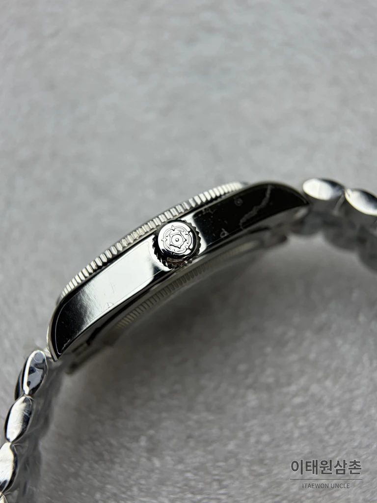 튜더 블랙베이 41 스테인리스 스틸 버건디 베젤 기계식 41mm
