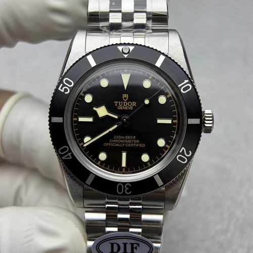 튜더 블랙베이 54 극경 블루 샌드 다이얼 오토매틱 37mm M79000N 스틸 브레이슬릿 블랙 베젤 튜더 블랙베이 54 극경 블루 샌드 다이얼 오토매틱 37mm M79000N 스틸 브레이슬릿 블랙 베젤
