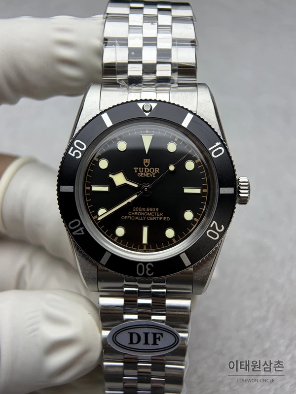 튜더 블랙베이 54 극경 블루 샌드 다이얼 오토매틱 37mm M79000N 스틸 브레이슬릿 블랙 베젤