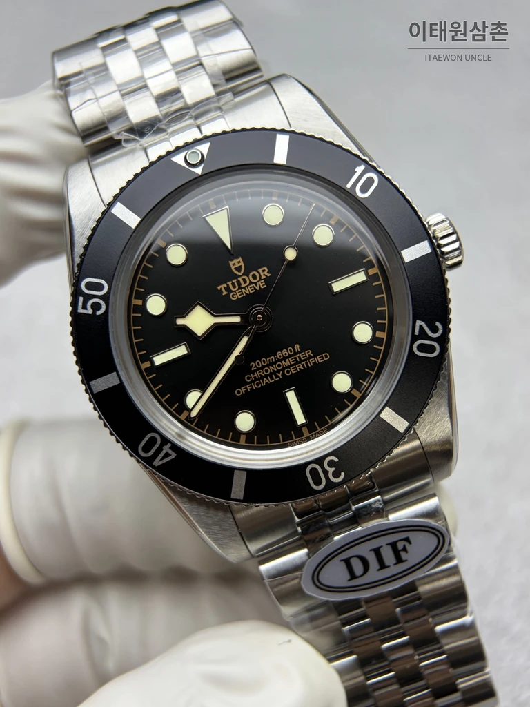 튜더 블랙베이 54 극경 블루 샌드 다이얼 오토매틱 37mm M79000N 스틸 브레이슬릿 블랙 베젤
