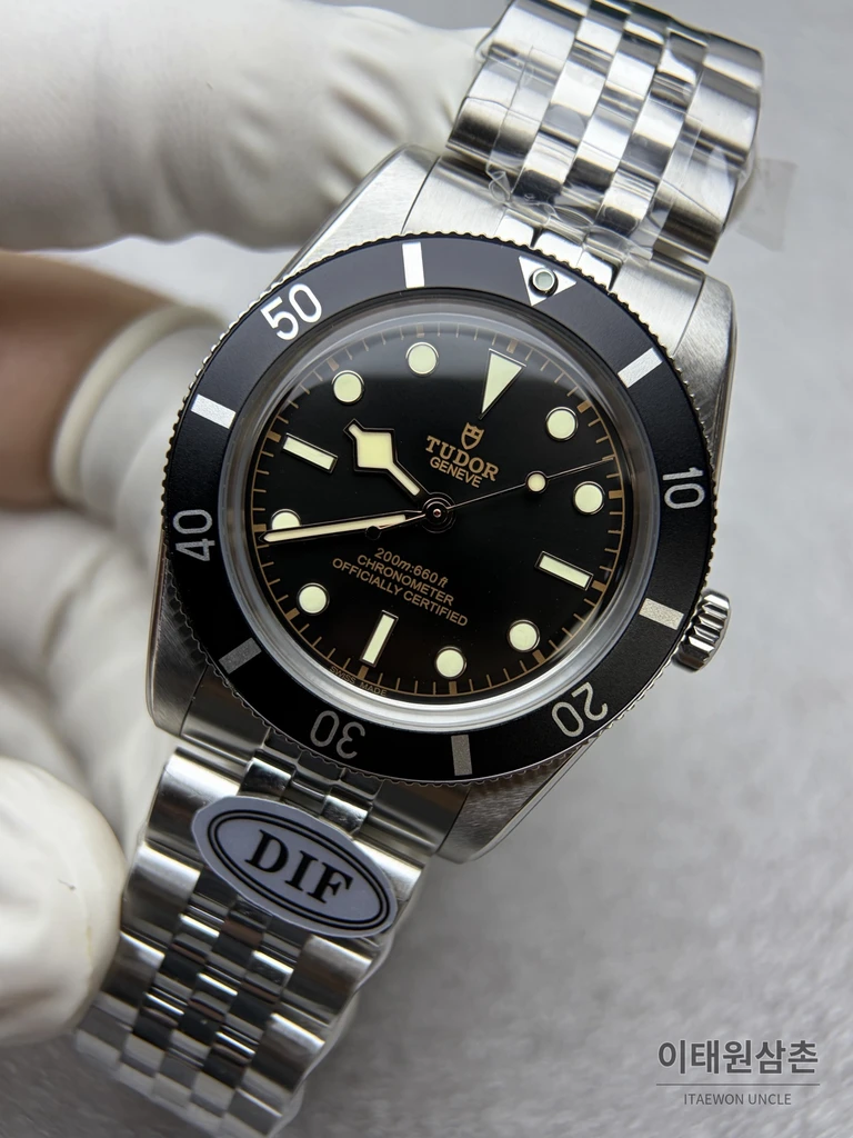 튜더 블랙베이 54 극경 블루 샌드 다이얼 오토매틱 37mm M79000N 스틸 브레이슬릿 블랙 베젤
