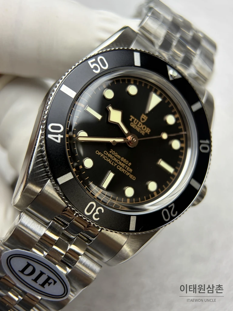 튜더 블랙베이 54 극경 블루 샌드 다이얼 오토매틱 37mm M79000N 스틸 브레이슬릿 블랙 베젤