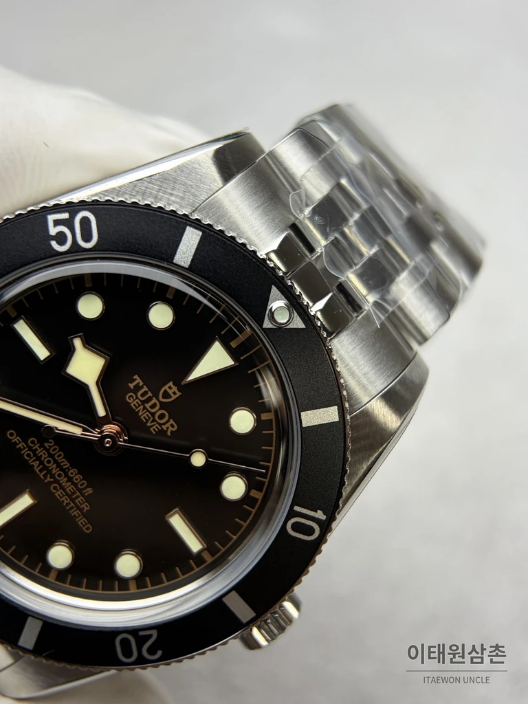 튜더 블랙베이 54 극경 블루 샌드 다이얼 오토매틱 37mm M79000N 스틸 브레이슬릿 블랙 베젤