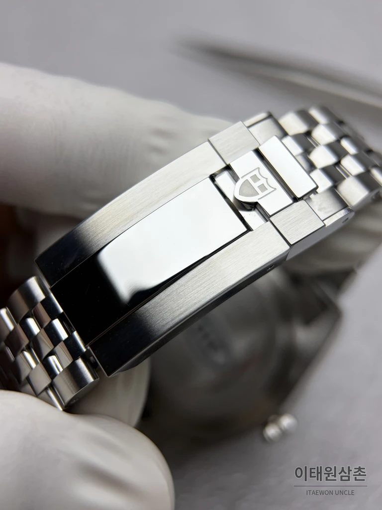 튜더 블랙베이 54 극경 블루 샌드 다이얼 오토매틱 37mm M79000N 스틸 브레이슬릿 블랙 베젤