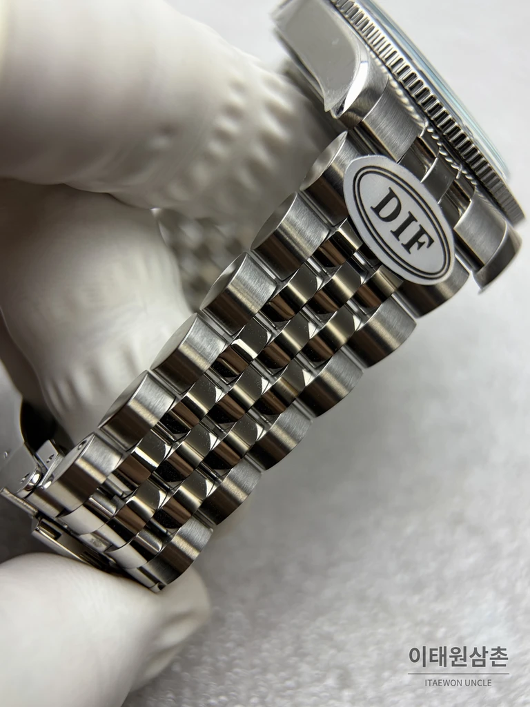 튜더 블랙베이 54 극경 블루 샌드 다이얼 오토매틱 37mm M79000N 스틸 브레이슬릿 블랙 베젤