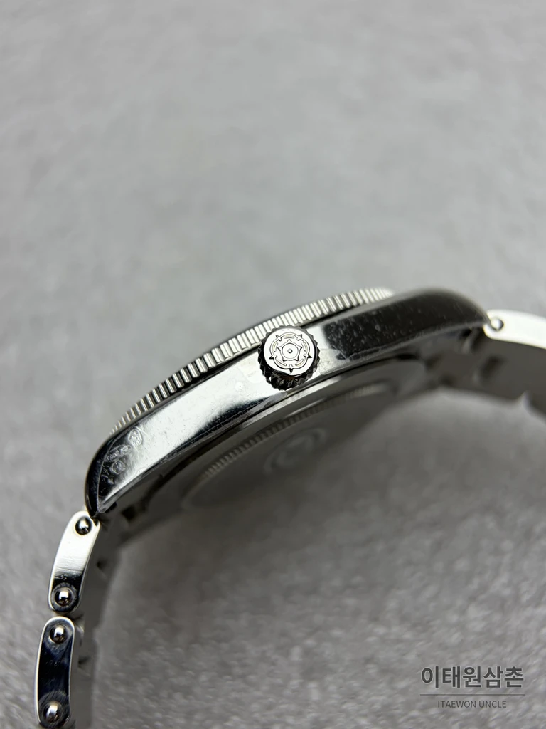 튜더 블랙베이 54 극경 블루 샌드 다이얼 오토매틱 37mm M79000N 스틸 브레이슬릿 블랙 베젤 (2)