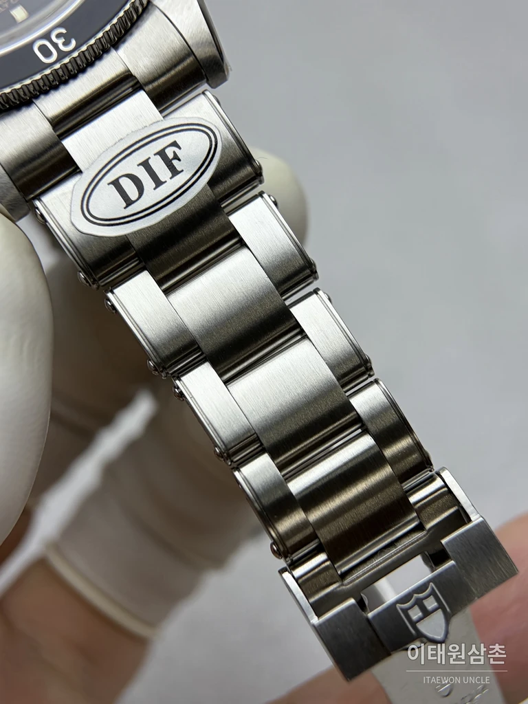 튜더 블랙베이 54 극경 블루 샌드 다이얼 오토매틱 37mm M79000N 스틸 브레이슬릿 블랙 베젤 (2)
