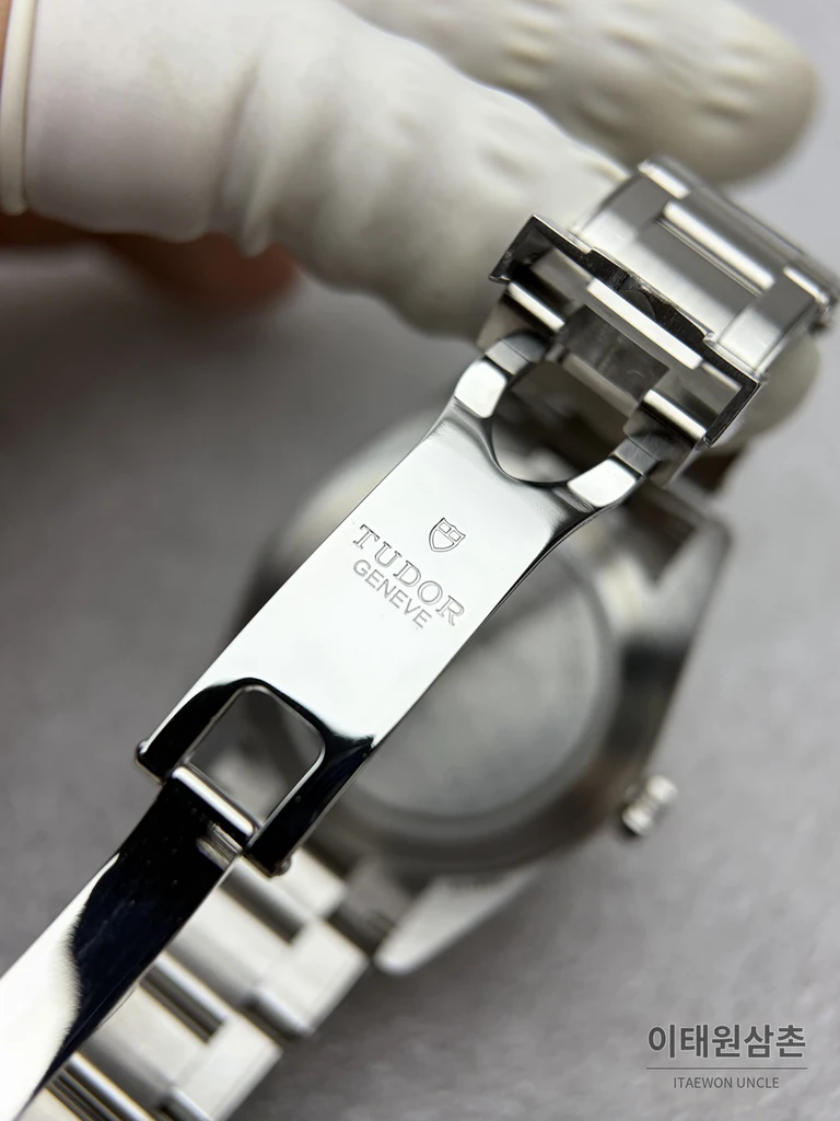 튜더 블랙베이 54 극경 블루 샌드 다이얼 오토매틱 37mm M79000N 스틸 브레이슬릿 블랙 베젤 (2)