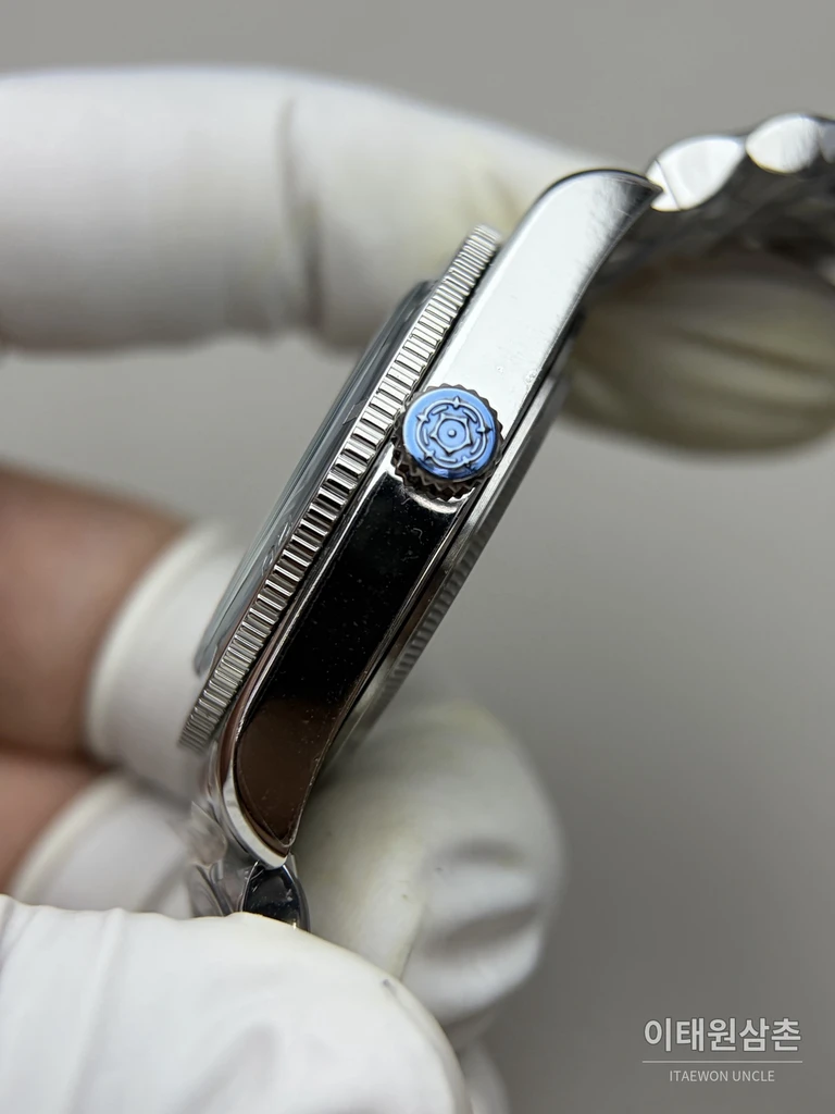 튜더 블랙베이 54 극경 블루 샌드 다이얼 오토매틱 37mm M79000N 스틸 브레이슬릿 실버 베젤