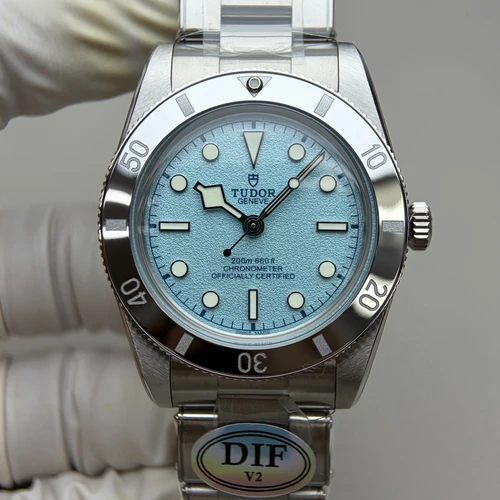 튜더 블랙베이 54 극경 블루 샌드 다이얼 오토매틱 37mm M79000N 스틸 브레이슬릿 실버 베젤 (2) 튜더 블랙베이 54 극경 블루 샌드 다이얼 오토매틱 37mm M79000N 스틸 브레이슬릿 실버 베젤 (2)