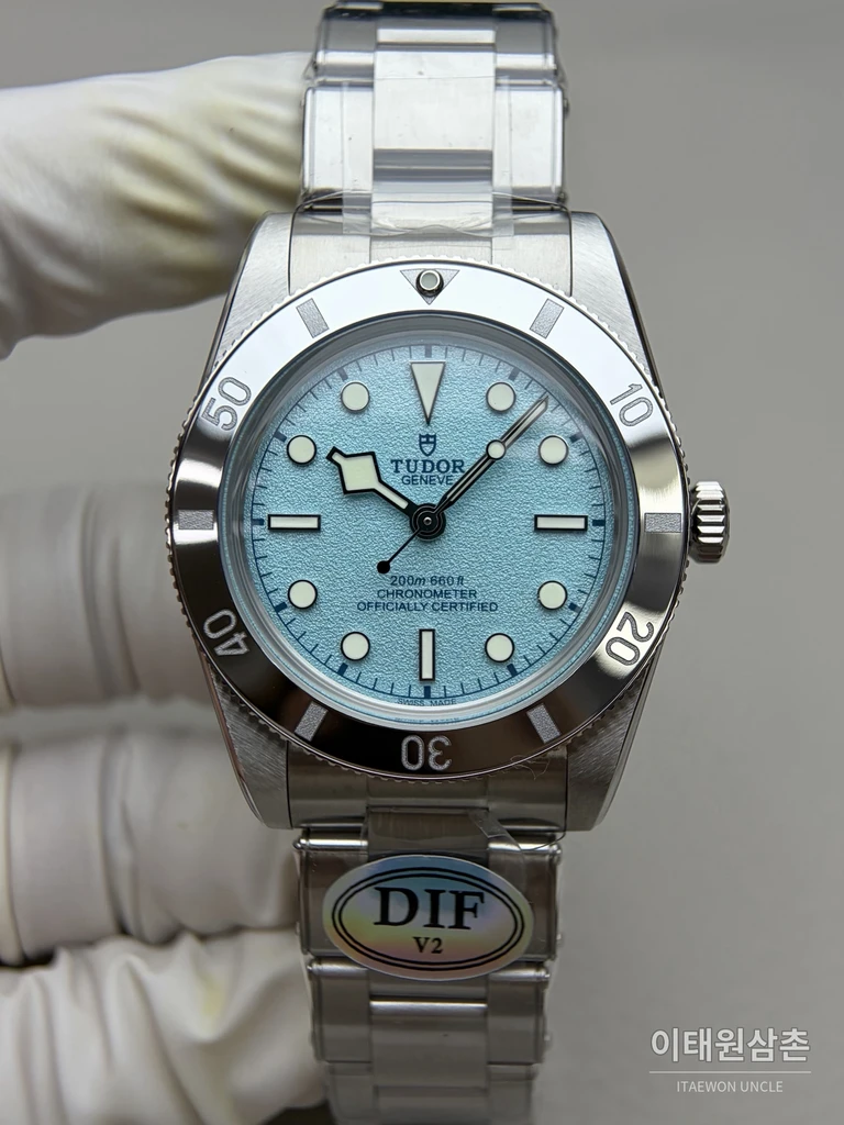 튜더 블랙베이 54 극경 블루 샌드 다이얼 오토매틱 37mm M79000N 스틸 브레이슬릿 실버 베젤 (2)