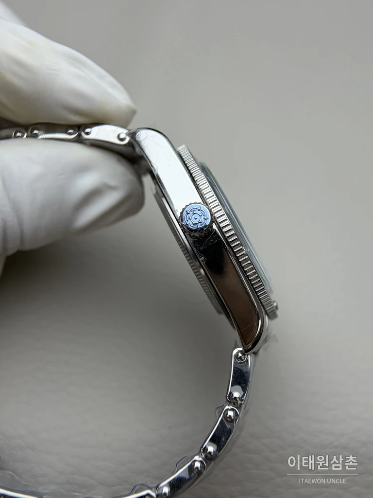 튜더 블랙베이 54 극경 블루 샌드 다이얼 오토매틱 37mm M79000N 스틸 브레이슬릿 실버 베젤 (2)