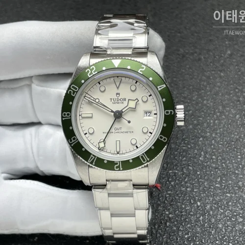 튜더 블랙베이 58 GMT 블랙다이얼 오토매틱 39mm (2)