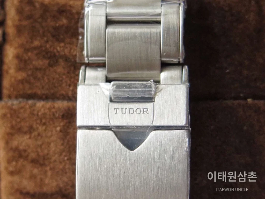 튜더 블랙베이 오토매틱 39mm