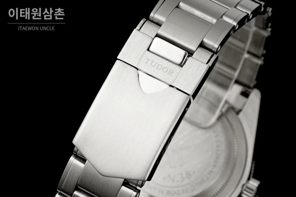 튜더 블랙베이 오토매틱 41mm 블랙 다이얼 스틸 브레이슬릿 그린 베젤