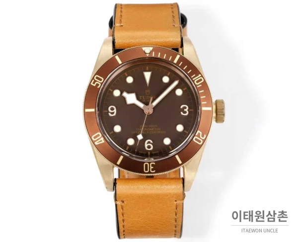 튜더 블랙베이 브론즈 알루미늄브론즈 브라운다이얼 빈티지 다이버 오토매틱 43mm (3) 튜더 블랙베이 브론즈 알루미늄브론즈 브라운다이얼 빈티지 다이버 오토매틱 43mm 브라운 가죽 스트랩 브라운 베젤 (2)