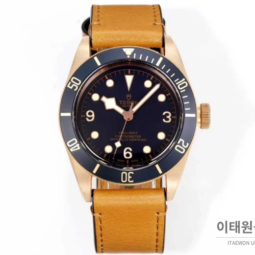 튜더 블랙베이 브론즈 알루미늄브론즈 브라운다이얼 빈티지 다이버 오토매틱 43mm 브라운 가죽 스트랩 블랙 베젤