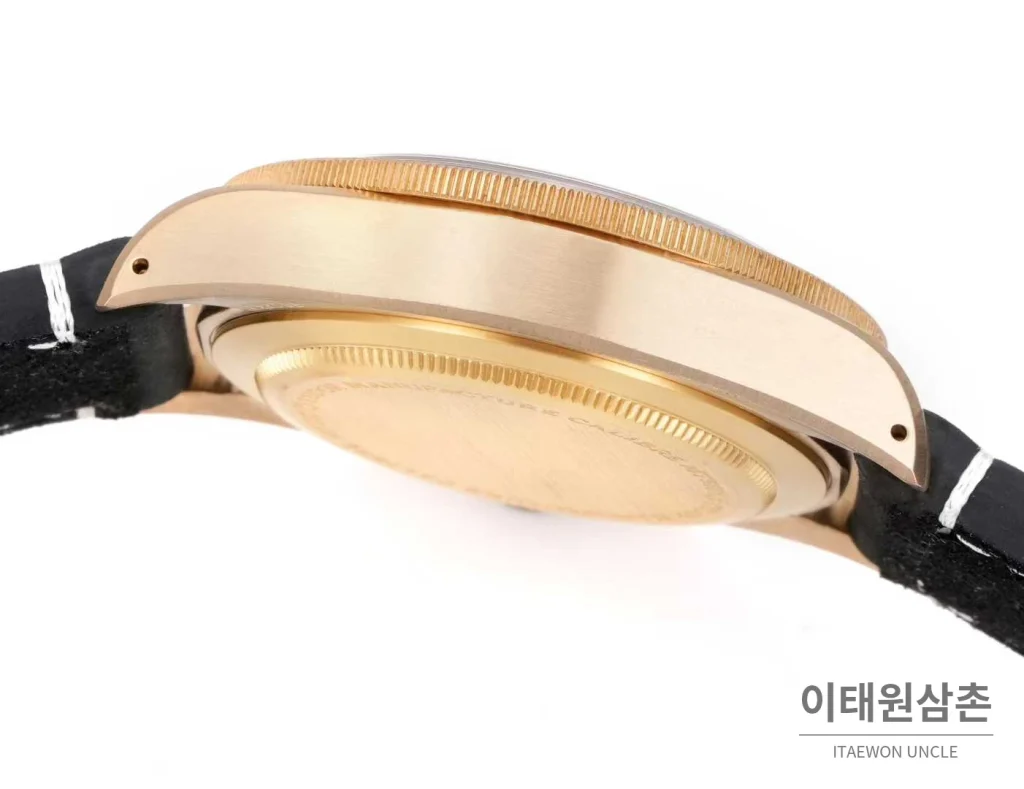 튜더 블랙베이 브론즈 알루미늄브론즈 브라운다이얼 빈티지 다이버 오토매틱 43mm 블랙 가죽 스트랩 블랙 베젤