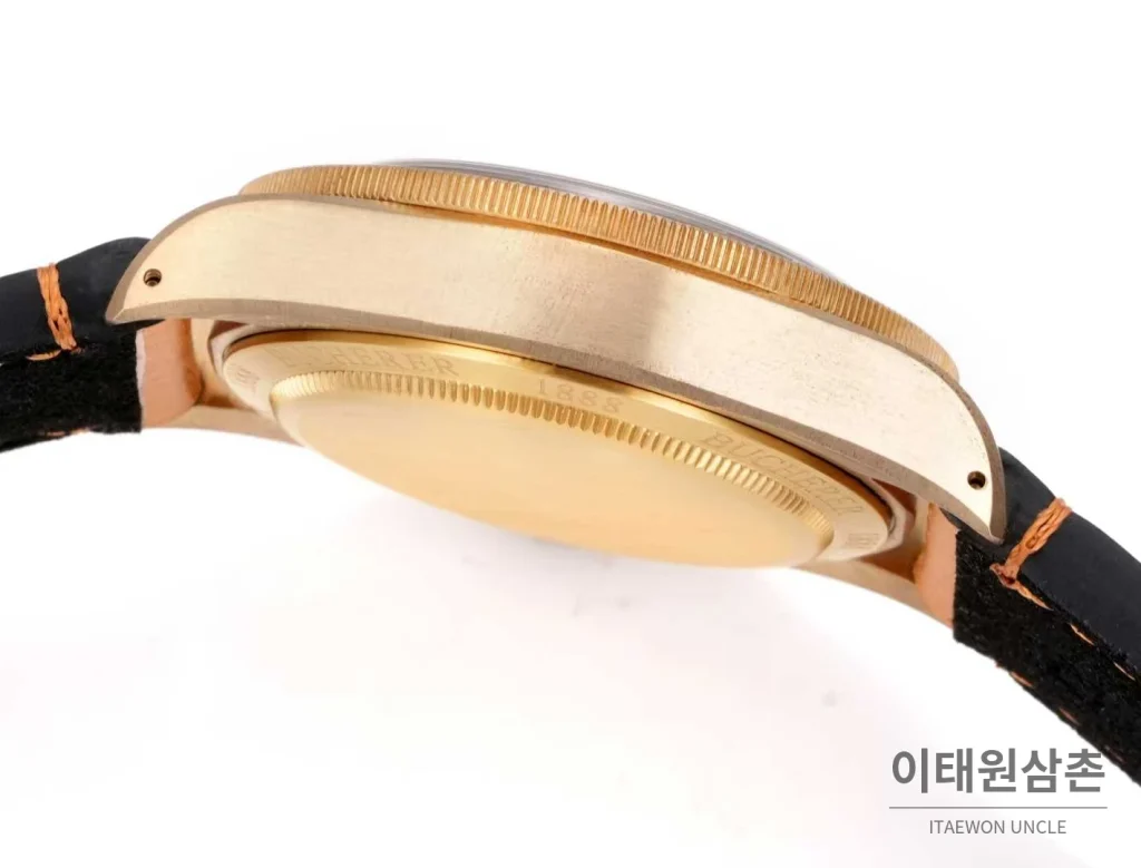 튜더 블랙베이 브론즈 알루미늄브론즈 브라운다이얼 빈티지 다이버 오토매틱 43mm 브라운 가죽 스트랩 블랙 베젤