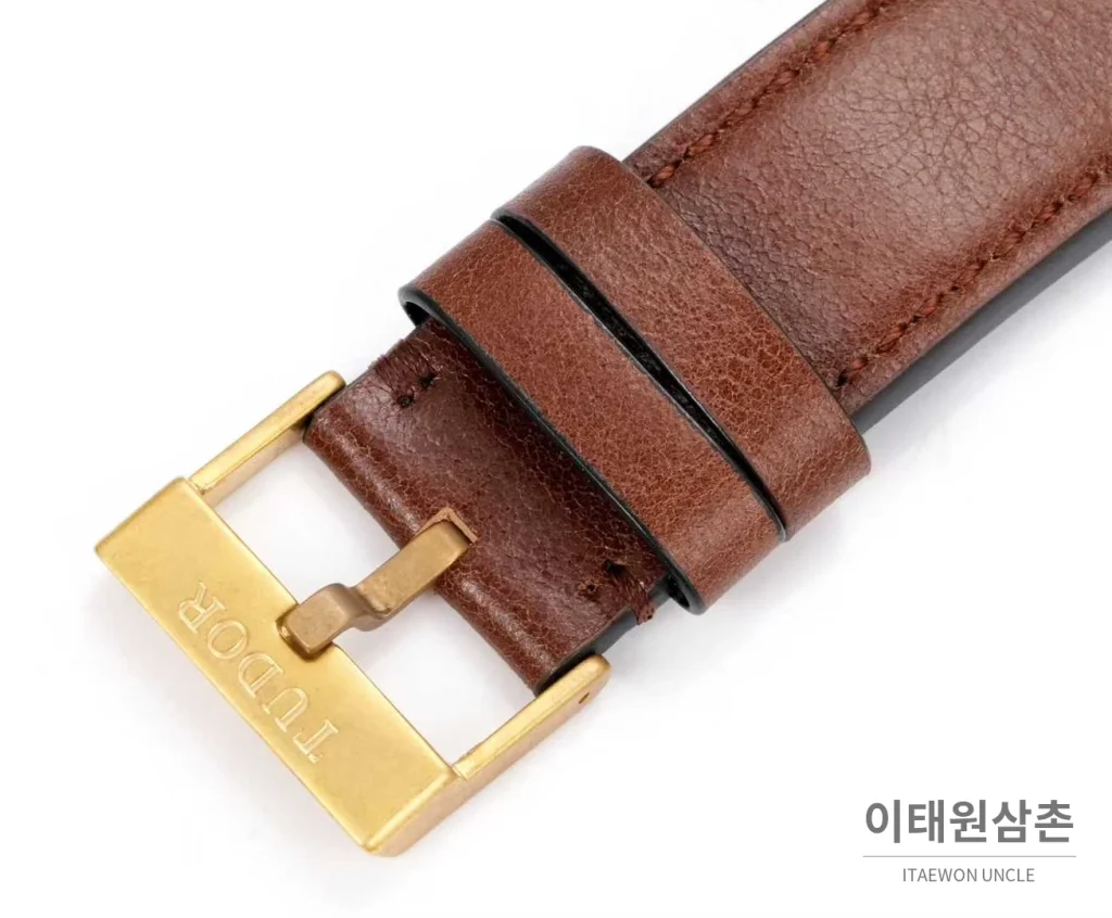 튜더 블랙베이 브론즈 알루미늄브론즈 브라운다이얼 빈티지 다이버 오토매틱 43mm 브라운 가죽 스트랩 브라운 베젤