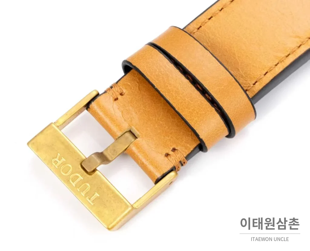튜더 블랙베이 브론즈 알루미늄브론즈 브라운다이얼 빈티지 다이버 오토매틱 43mm 브라운 가죽 스트랩 블랙 베젤