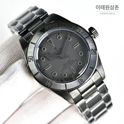 튜더 블랙베이 세라믹 블랙다이얼 오토매틱 워치 41mm 튜더 블랙베이 세라믹 블랙다이얼 오토매틱 워치 41mm