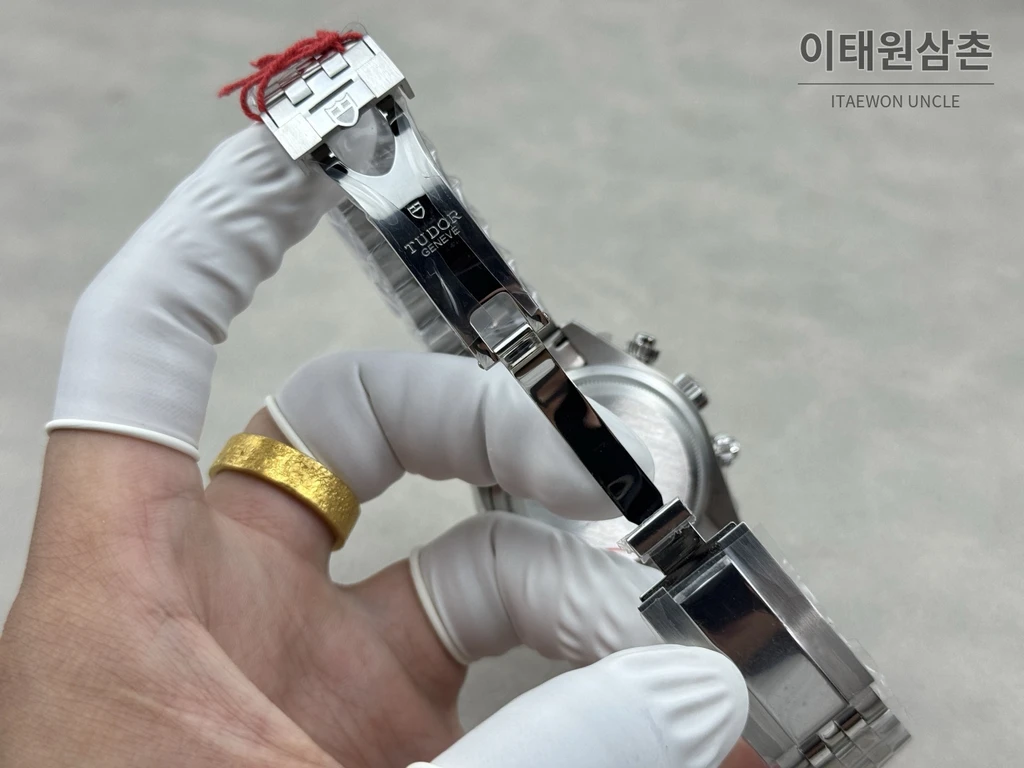 튜더 블랙베이 크로노 범블비 옐로우다이얼 주빌리 오토매틱 39mm