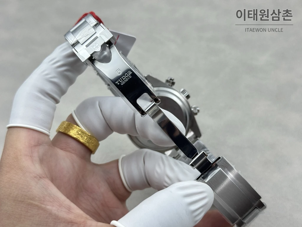 튜더 블랙베이 크로노 범블비 옐로우다이얼 오이스터 오토매틱 39mm