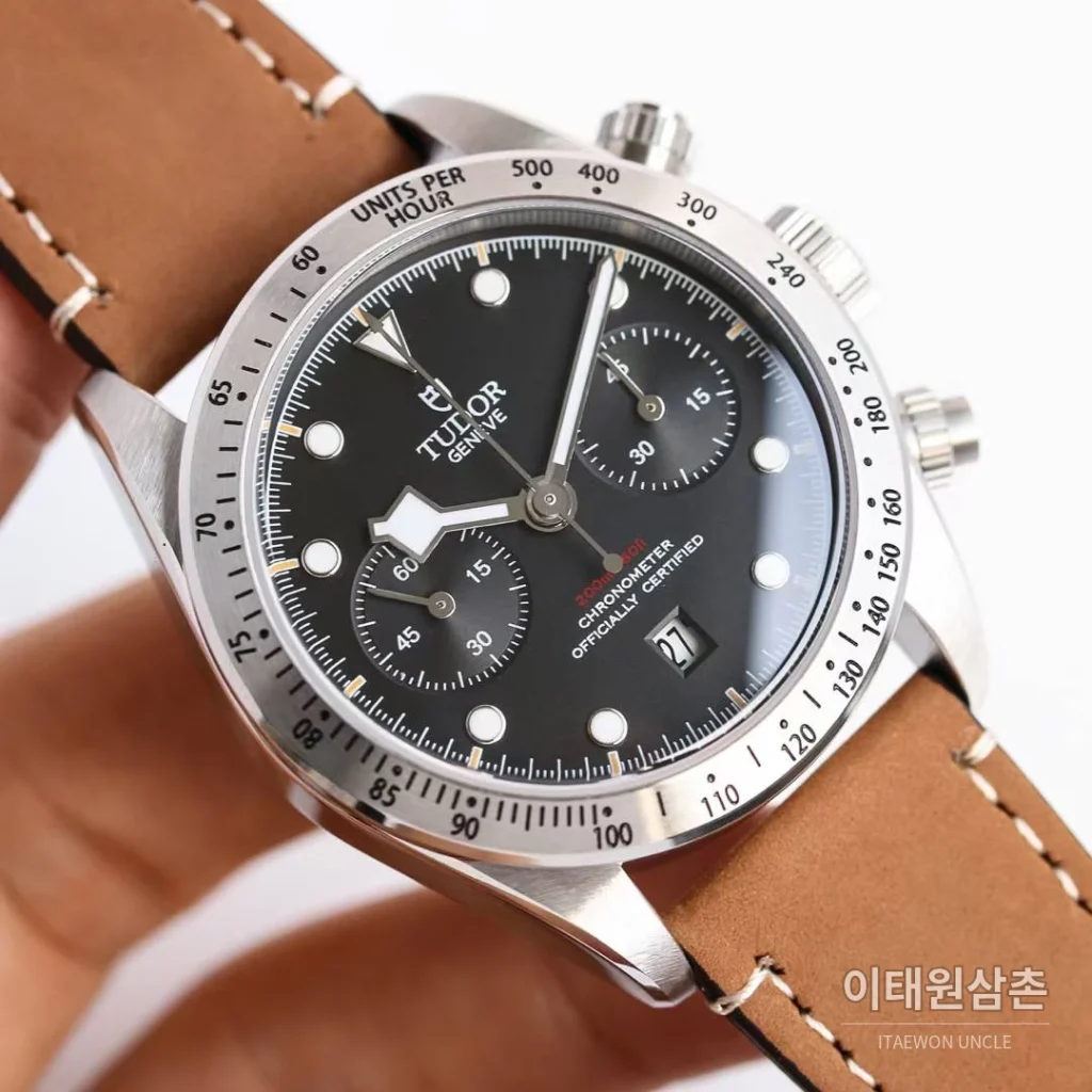 튜더 블랙베이 크로노 스틸 골드 블랙다이얼 크로노그래프 오토매틱 41mm M79363N 브라운 가죽 스트랩 실버 베젤