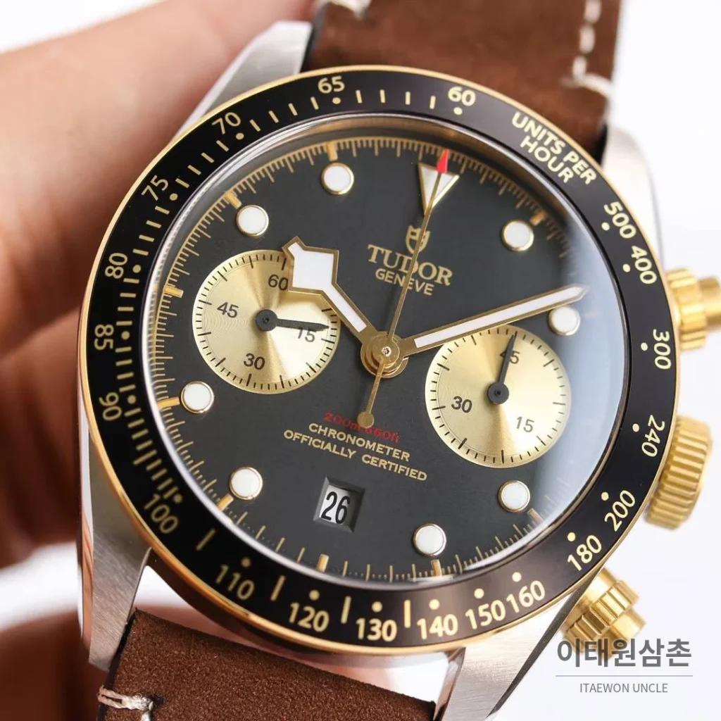 튜더 블랙베이 크로노 스틸 골드 블랙다이얼 크로노그래프 오토매틱 41mm M79363N 브라운 가죽 스트랩 골드 베젤