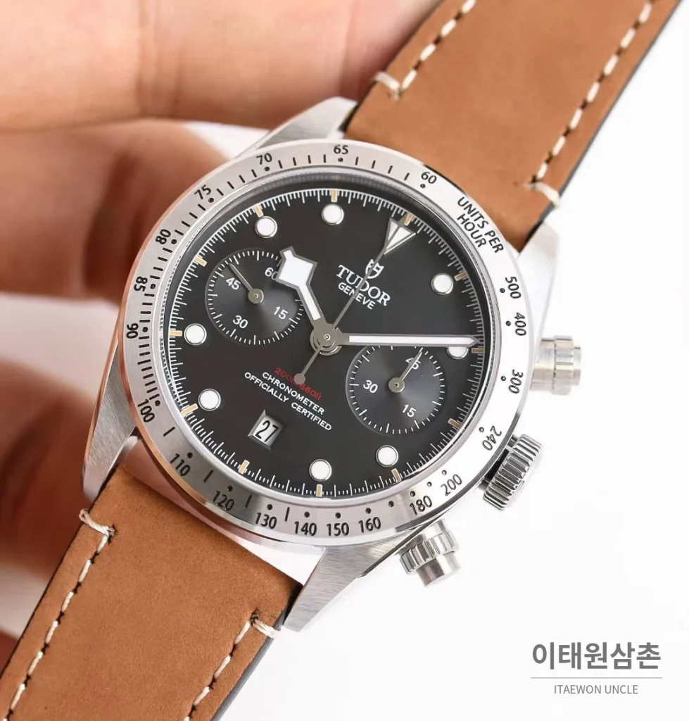 튜더 블랙베이 크로노 스틸 골드 블랙다이얼 크로노그래프 오토매틱 41mm M79363N 브라운 가죽 스트랩 실버 베젤