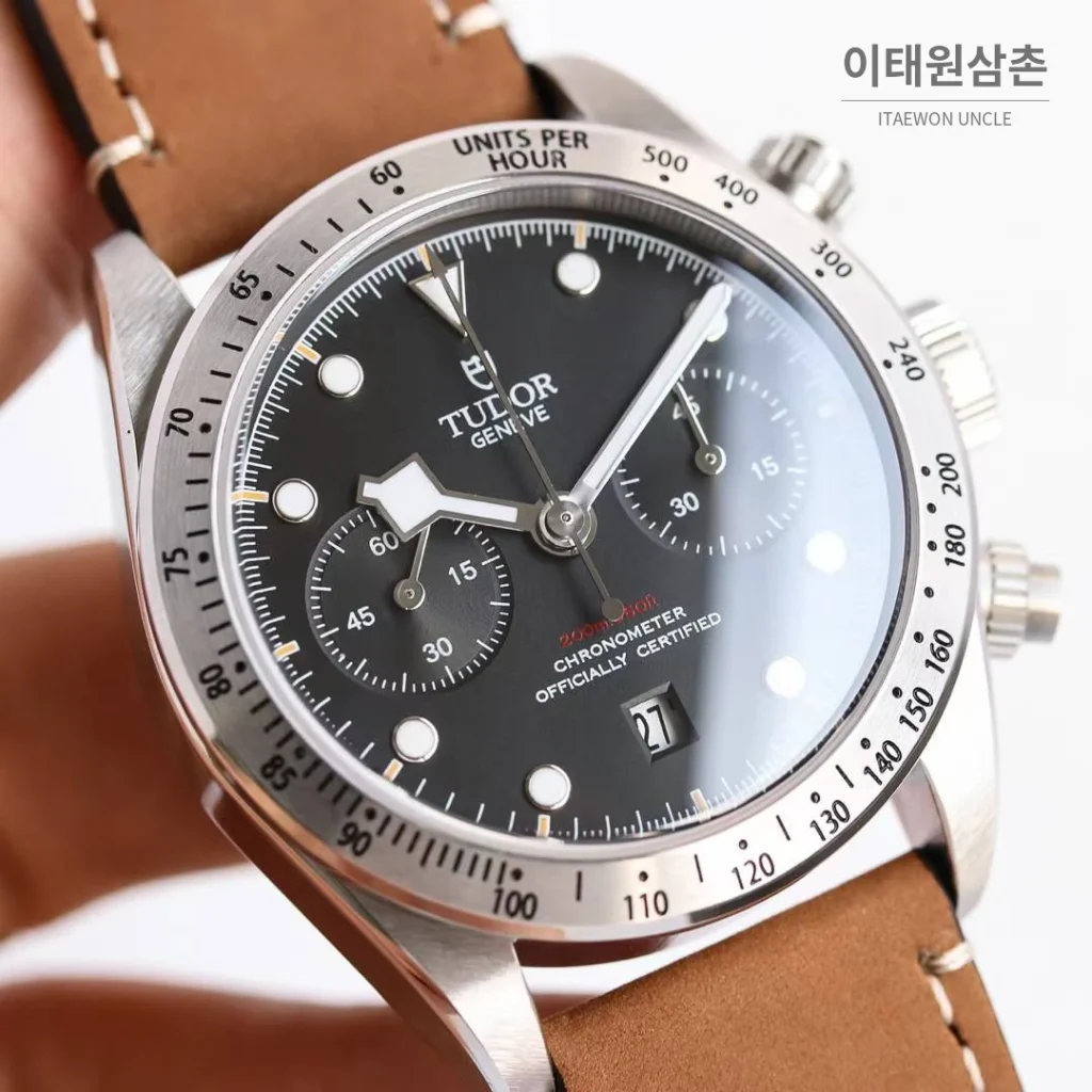 튜더 블랙베이 크로노 스틸 골드 블랙다이얼 크로노그래프 오토매틱 41mm M79363N 브라운 가죽 스트랩 실버 베젤