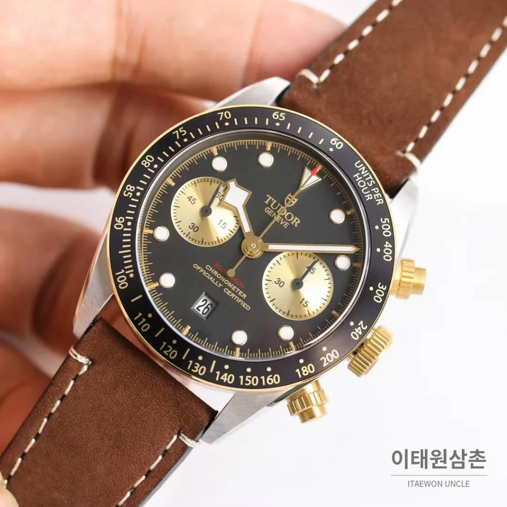 튜더 블랙베이 크로노 스틸 골드 블랙다이얼 크로노그래프 오토매틱 41mm M79363N 브라운 가죽 스트랩 골드 베젤