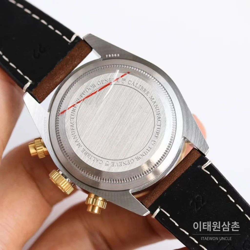 튜더 블랙베이 크로노 스틸 골드 블랙다이얼 크로노그래프 오토매틱 41mm M79363N 브라운 가죽 스트랩 골드 베젤